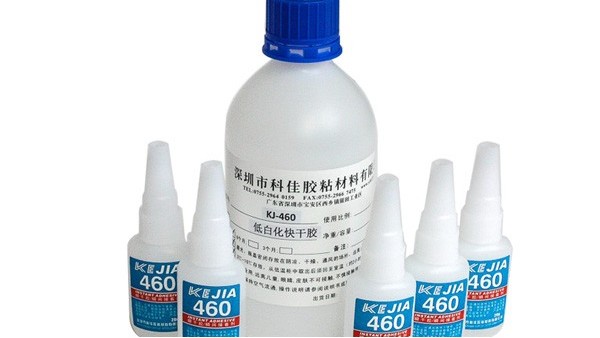 低白化快干胶：金属与塑料粘接的新选择
